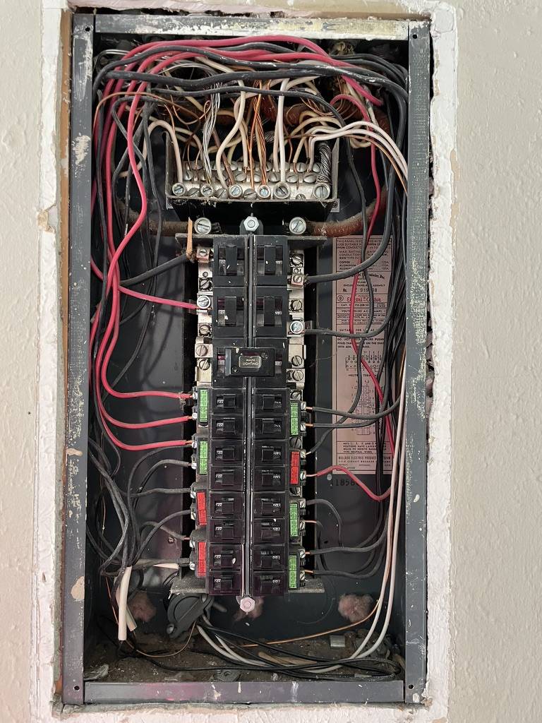 Pushmatic panel photo, full size view